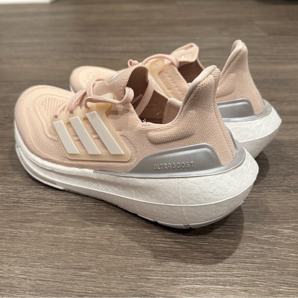 Adidas Women ULTRABOOST LIGHT W HQ8600 sz 8.5, 9 - Picture 5 of 6